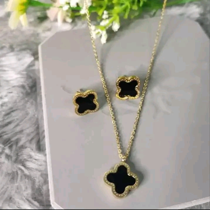 Four Leaf Clover Pendant & Earing